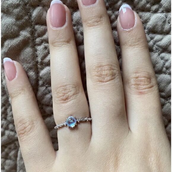 🌓Gorgeous Solid Sterling Silver Petite Moonstone Ring - Picture 14 of 17